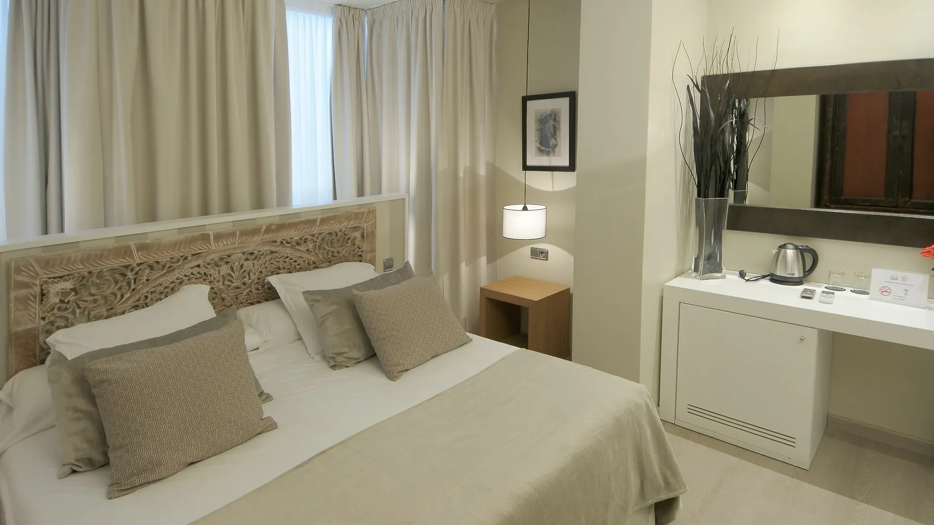 ** Bed & Breakfast Serennia Exclusive Rooms Barcelona Spanien